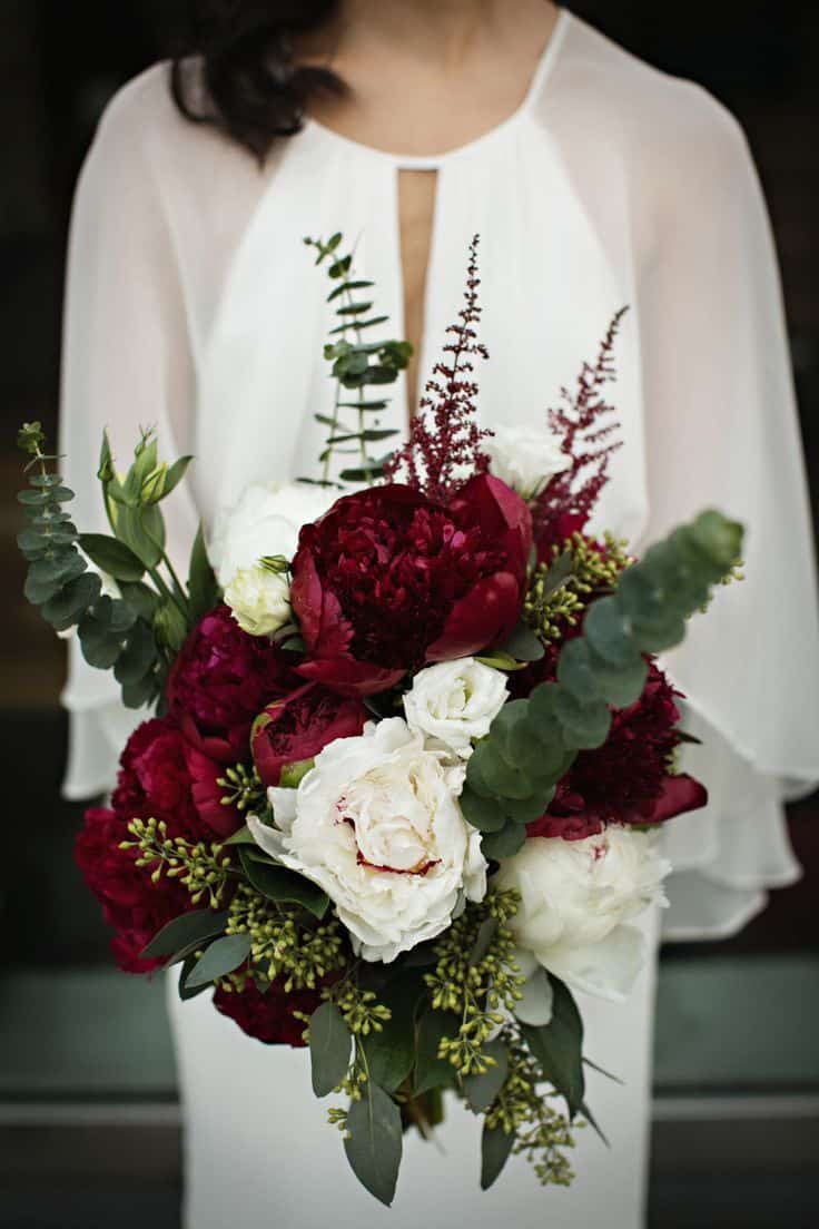 reasons to have a winter wedding bouquet
