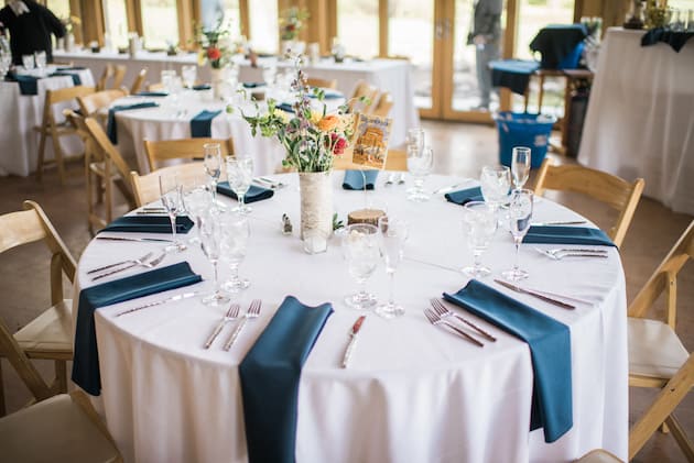 DIY_Wedding_PerryManfielfPerformingArtsCenter_AndyBarnhardPhotogrpahy_BloomsbytheBox_4