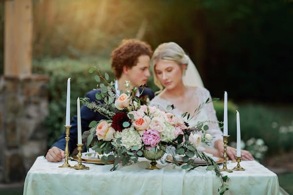 styledshoot_pursuingvintagerentals_lindsaysteelephoto_bloomsbythebox_35 Airy Inspiration Shoot outdoors DIY