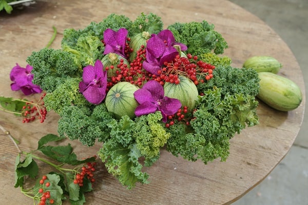 Kale and Squash Floral Arrangement, Eddie Zaratsian Tutorial, DIY Flowers, DIY Centerpiece, DIY Arrangement