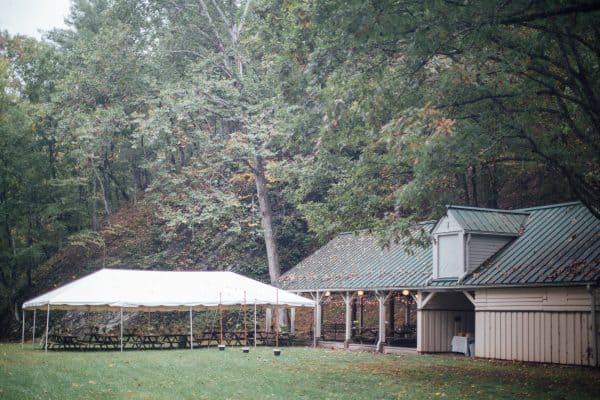 Rainy Day wedding, DIY Wedding, Outdoor Wedding, Autumn Wedding, DIY Bouquet, DIY Boutonniere