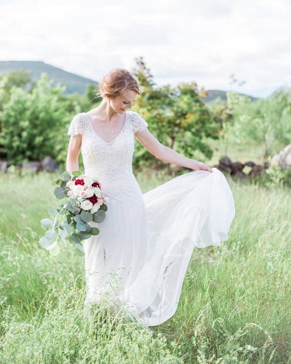 DIY Wedding, Outdoor Wedding, DIY bouquet, Destination Wedding, Bride