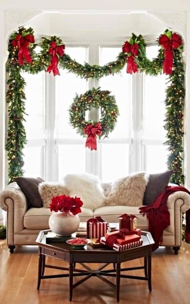 Ways to Incorporate Flowers into Your Holiday Decor