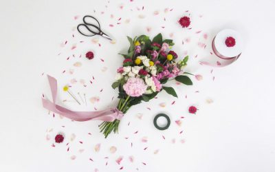 This Is the Easy Affordable Way to DIY Your Wedding Flowers featured on A Practical Wedding