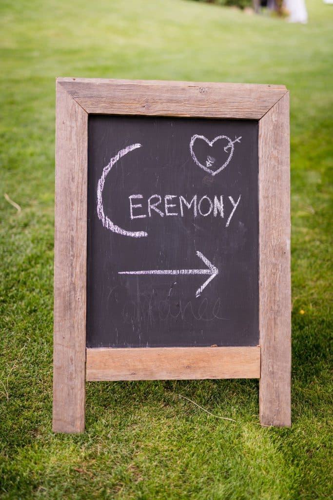 Sign that says ceremony with an arrow