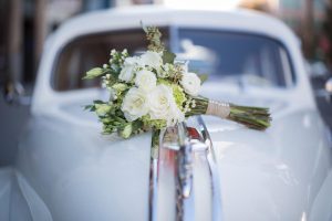 how to save money on wedding flowers diy bouquet