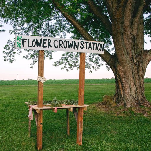 Flower Crown Wedding Stand