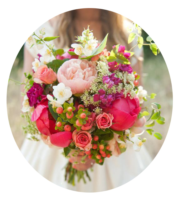 Peonie, Rose, Hypericum Berrie Bouuqet