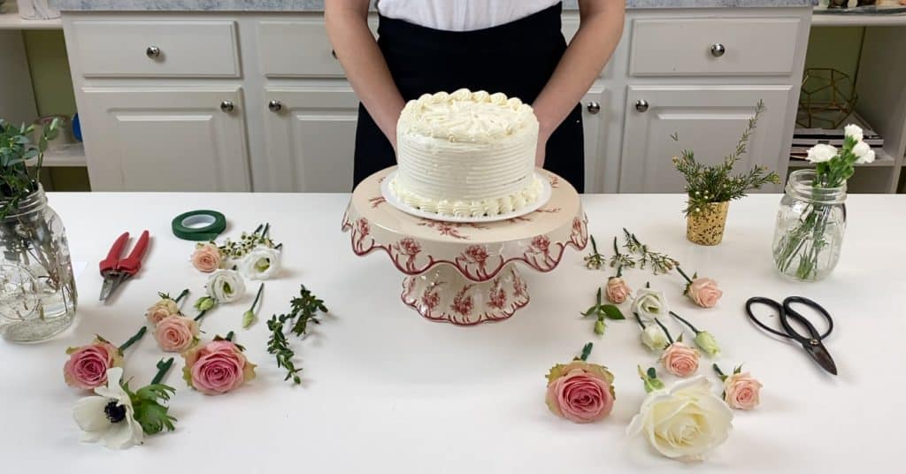 Preparing fresh Flowers for Cake