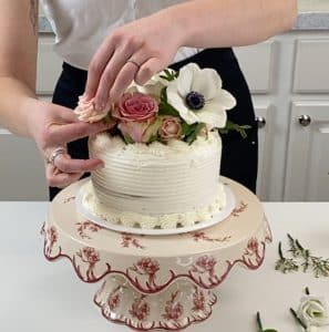 Adding Spray Rses to Cake